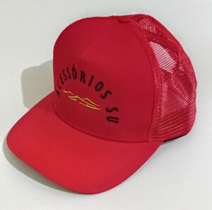Boné Trucker Vermelho com Fechamento Ajustável