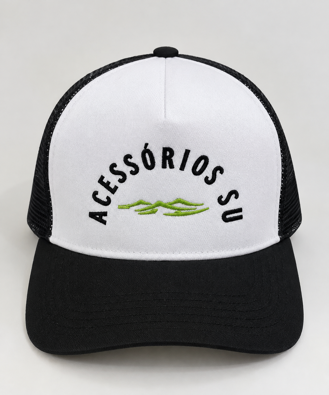 Boné Trucker Branco e Preto com Fechamento Ajustável 3 Boné Trucker Branco e Preto com Fechamento Ajustável